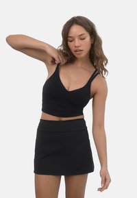 Топ на бретельках Топ на бретельках