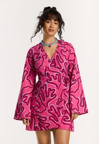 Короткое платье Короткое платье