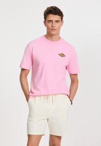 Шорты Шорты