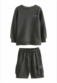 Шорты Шорты