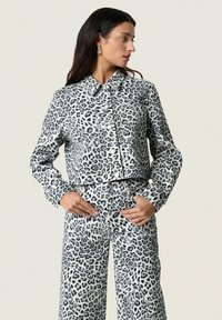 Джинсовая куртка Джинсовая куртка