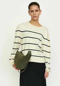 Пуловер в полоску Пуловер в полоску