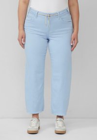 Короткие джинсы Короткие джинсы