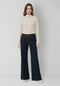 Клешеные джинсы Клешеные джинсы