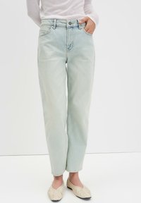 Короткие джинсы Короткие джинсы