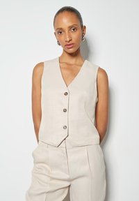 Жилет Жилет