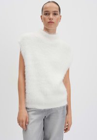 Пуловер без рукавов Пуловер без рукавов