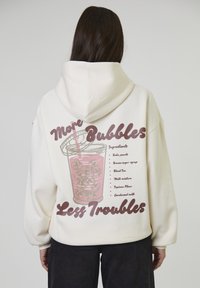 Пуловер с капюшоном Пуловер с капюшоном