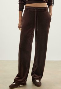 Спортивные штаны Спортивные штаны