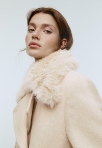 Короткое пальто Короткое пальто