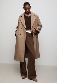 Шерстяное пальто Шерстяное пальто