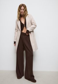 Шерстяное пальто Шерстяное пальто