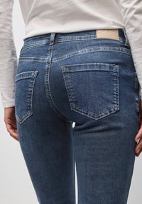 Джинсы Джинсы