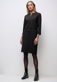 Платье Платье