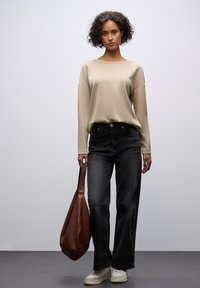 Лонгслив Лонгслив