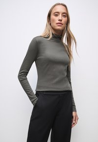 Водолазка Водолазка