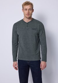 Лонгслив Лонгслив