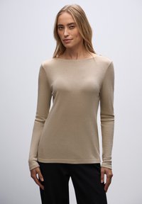 Лонгслив Лонгслив