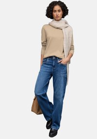 Пуловер Пуловер