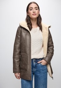 Пальто из искусственной кожи Пальто из искусственной кожи