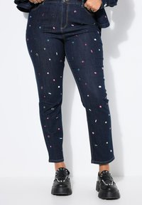 Узкие джинсы Узкие джинсы