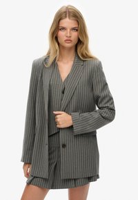 Короткое пальто Короткое пальто