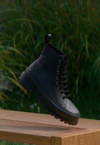 Ботинки на шнуровке Ботинки на шнуровке