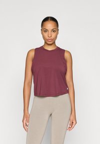 Спортивный топ Спортивный топ