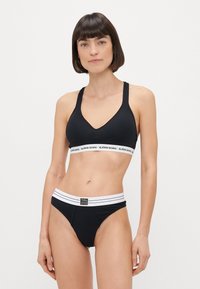 Стринги Стринги