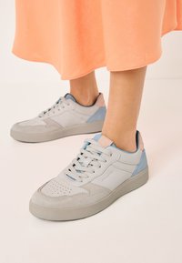 Гандбольные кроссовки Гандбольные кроссовки