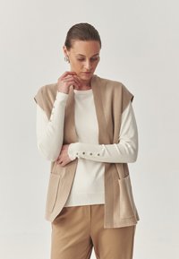 Жилет Жилет