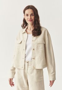 Куртка с накладнымит карманами Куртка с накладнымит карманами