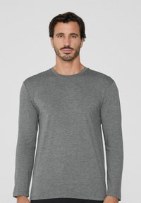 Лонгслив Лонгслив