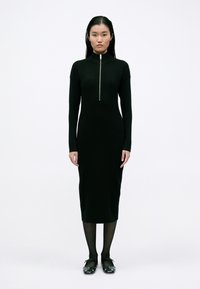 Вязаное платье Вязаное платье