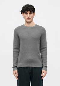 Пуловер Пуловер