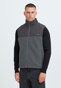 Жилет Жилет