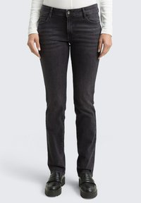 Прямые джинсы Прямые джинсы