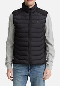 Жилет Жилет