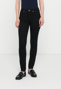 Узкие джинсы Узкие джинсы