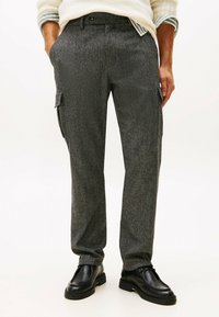 Брюки с накладными карманами Брюки с накладными карманами