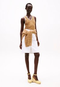 Туфли на танкетке Туфли на танкетке