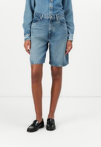 Джинсовые шорты Джинсовые шорты