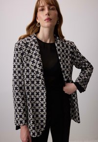 Жаккардовая вязаная кофта Жаккардовая вязаная кофта