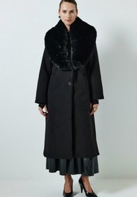 Шерстяное пальто Шерстяное пальто