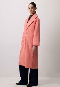 Шерстяное пальто Шерстяное пальто