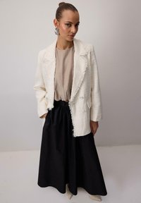 Короткое пальто Короткое пальто