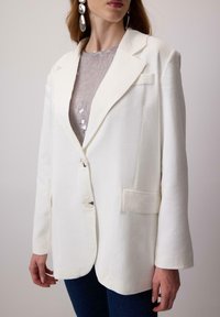 Короткое пальто Короткое пальто