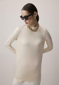 Длинная майка Длинная майка