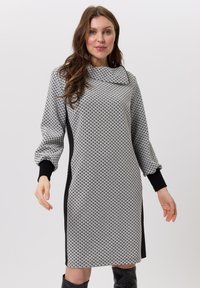 Вязаное платье Вязаное платье