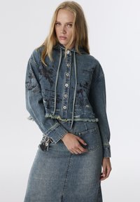 Джинсовая жилетка Джинсовая жилетка